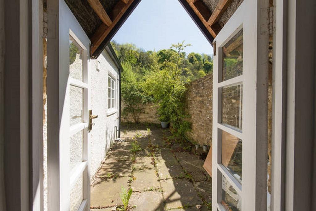 The Old Court House Hotel Castle Combe Exterior photo